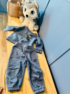 GAP 24Months Toddler Boy Sweatshirt & Joggers Set